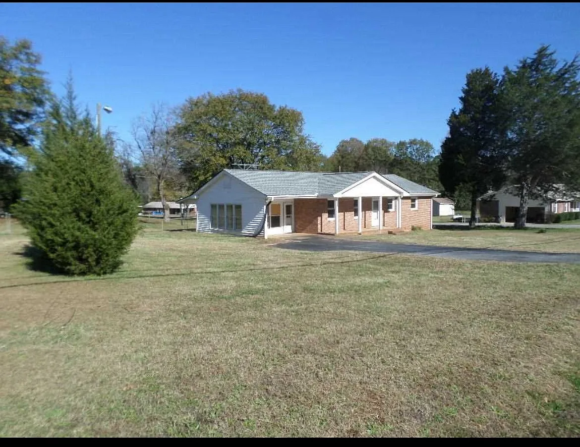 Building Photo - 1641 Campton Rd