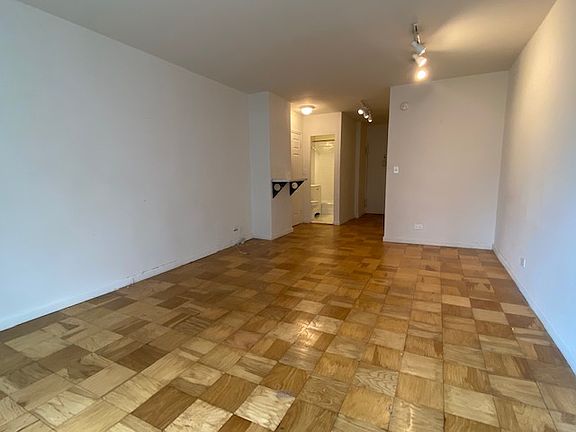 5th image of 300 W 55th St APT 9T