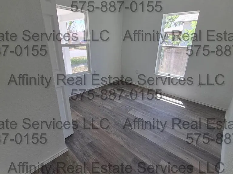 613 N Guadalupe St — Photo 4