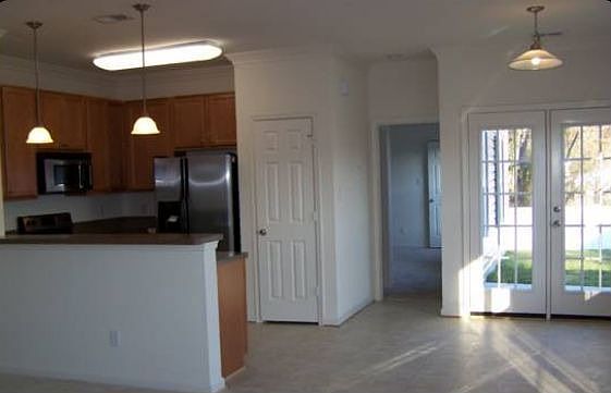 Eat-in kitchen