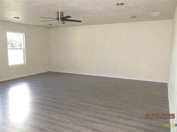 4th image of 2006 Eisenhower Dr