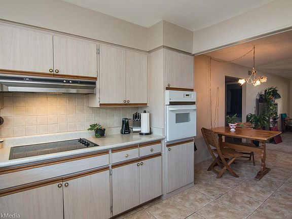 5th image of 7621 E Meadowbrook Ave