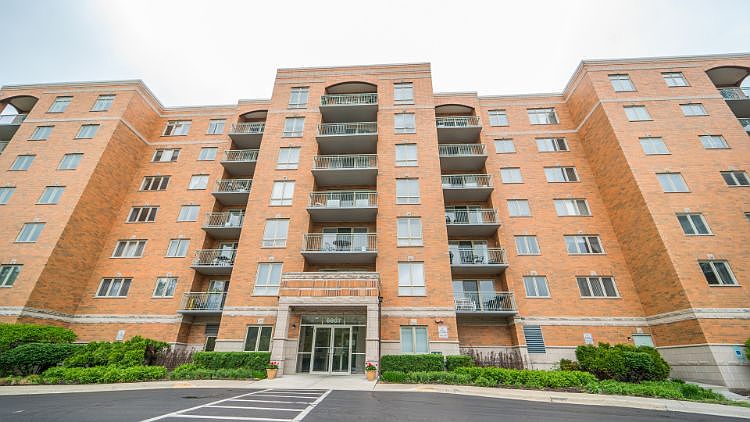 1st image of 6807 N Milwaukee Ave APT 407