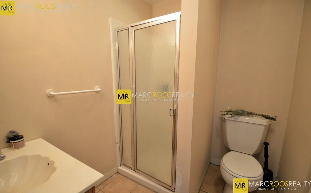 4 bed, $5,200 — Photo 4