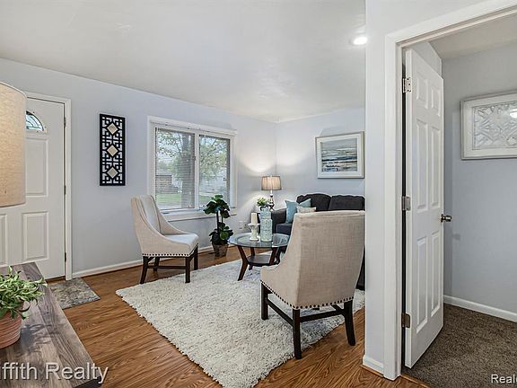 3rd image of 5366 Military Ave