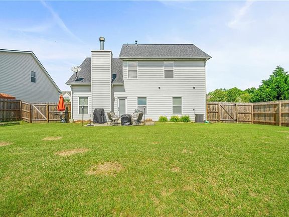 4th image of 310 Blackwood Ln