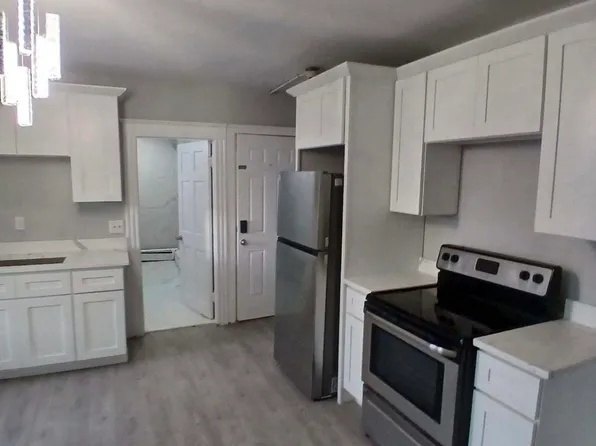 198 4th Ave #1, Woonsocket, RI 02895