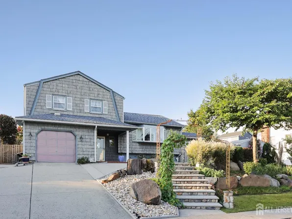 9 Cottonwood Dr, Sayreville, NJ 08872