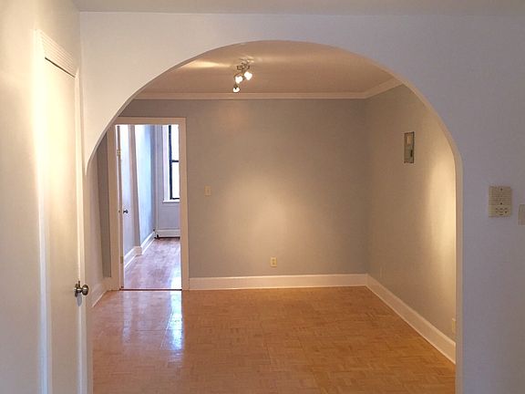 4th image of 332 Tompkins Ave #2