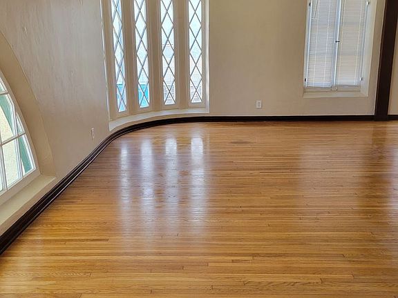 5th image of 1353 W 9th St #11289278