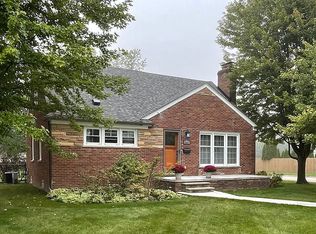 28031 Manhattan St, Saint Clair Shores, MI 48081