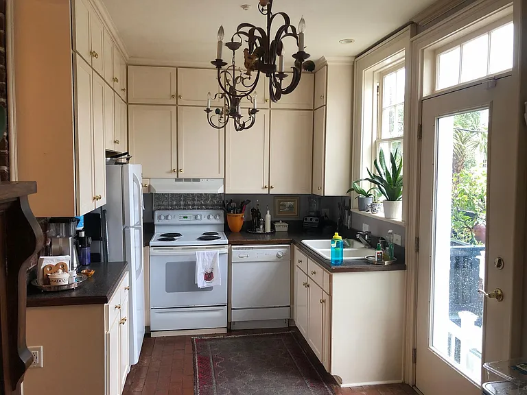 418 E Macon St — Photo 5