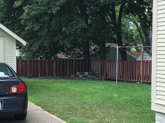 3rd image of 615 Diamond Ave NE