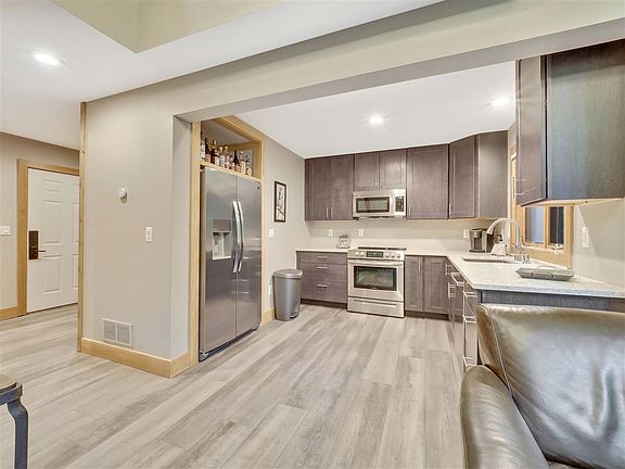 4th image of 2499 Meadows Lanedoor
