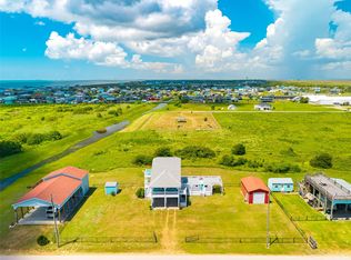 981 Sea Spray Dr, Crystal Beach, TX 77650