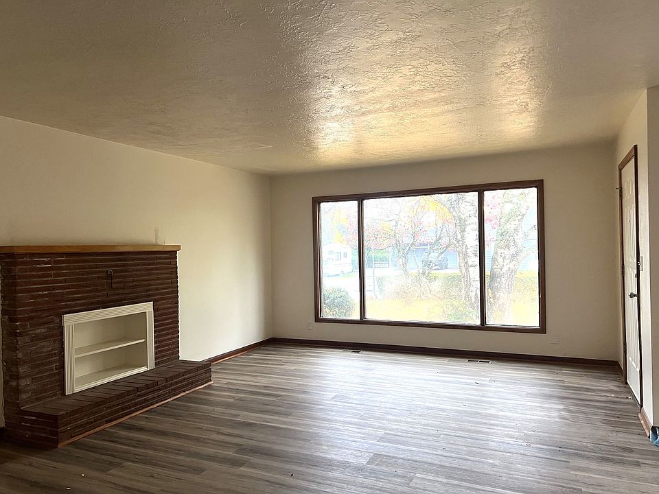 1st image of 1779 Park Ave NE