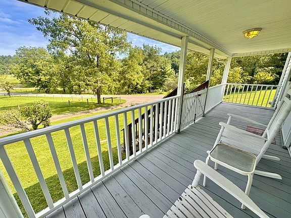 2nd image of 33 Four Oaks Ln