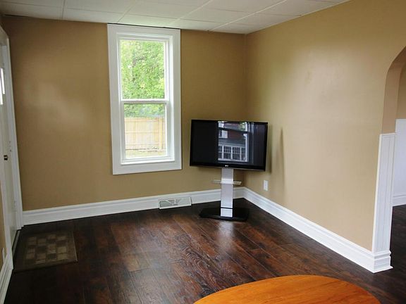 3rd image of 501 E Easterday Ave