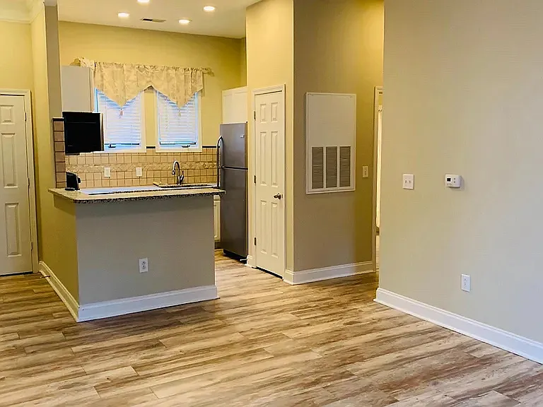 1 bed, 750 sqft, $1,350 — Photo 2