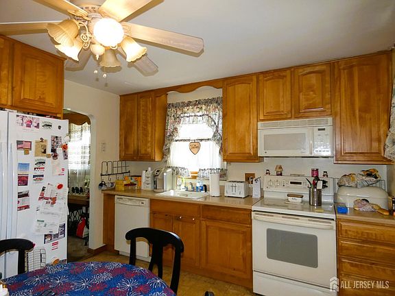 5th image of 633 S Lincoln Ave