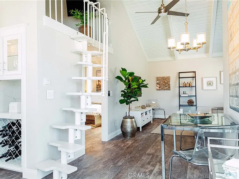 707 1/2 Heliotrope Ave — Photo 1