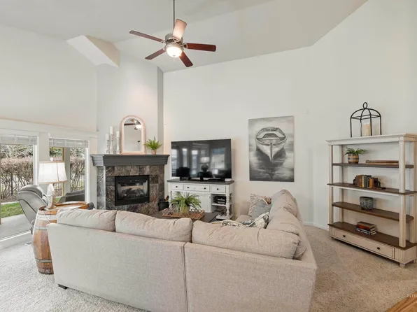 2421 N Crooked Creek Ln, Meridian, ID 83646