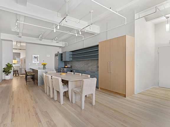 4th image of 28 W 38th St APT 6E