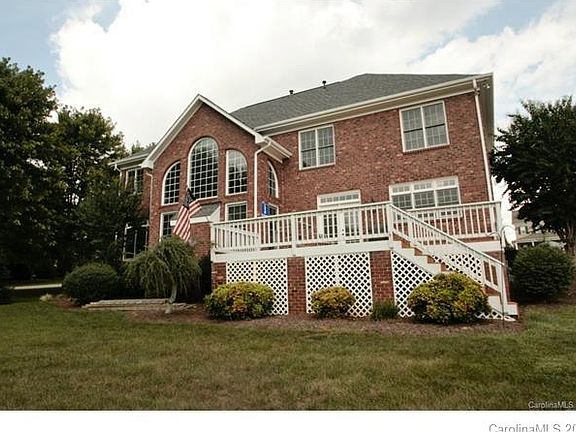 2nd image of 104 Fox Den Cir