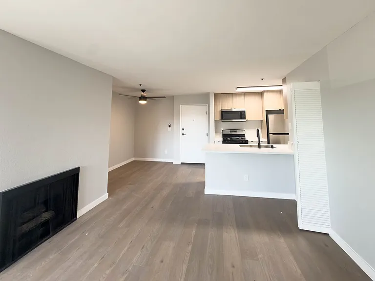 1400 Venice Blvd.- Modern Living in the Heart of Venice Renovated 2 Bedroom Units — Photo 8