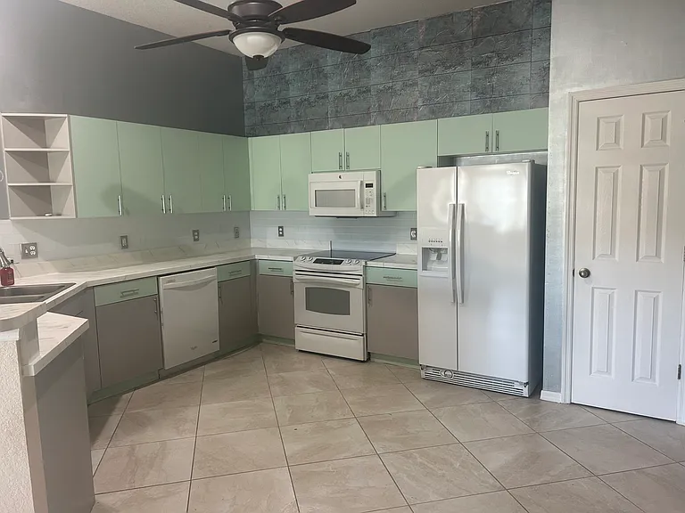 100 Islamorada Blvd — Photo 4