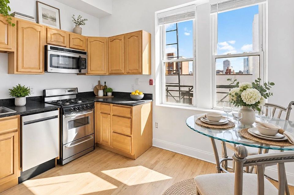1st image of 231 Grand St APT 5R