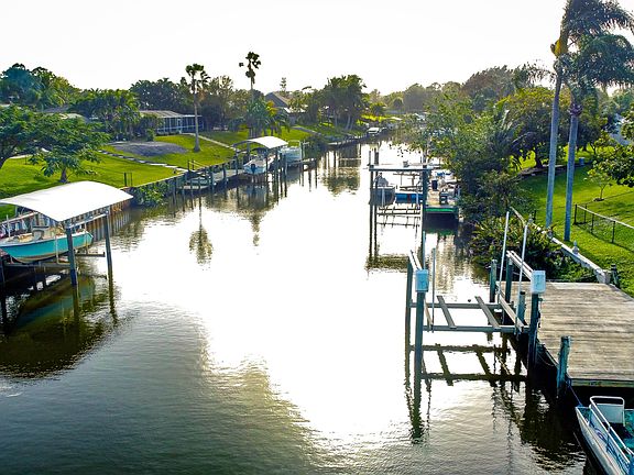 4th image of 374 SE Naranja Avenue
