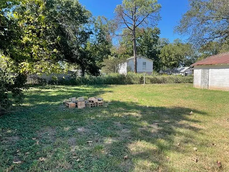 1213 Kilgore Ln — Photo 11