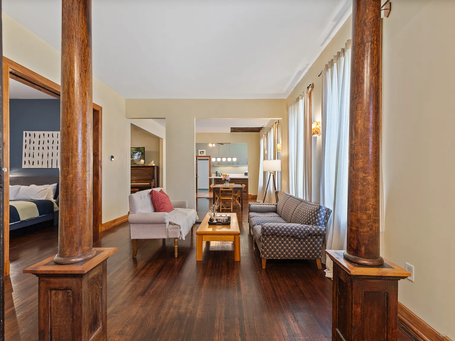 3 bed, 1927 sqft, $2,000 — Photo 4