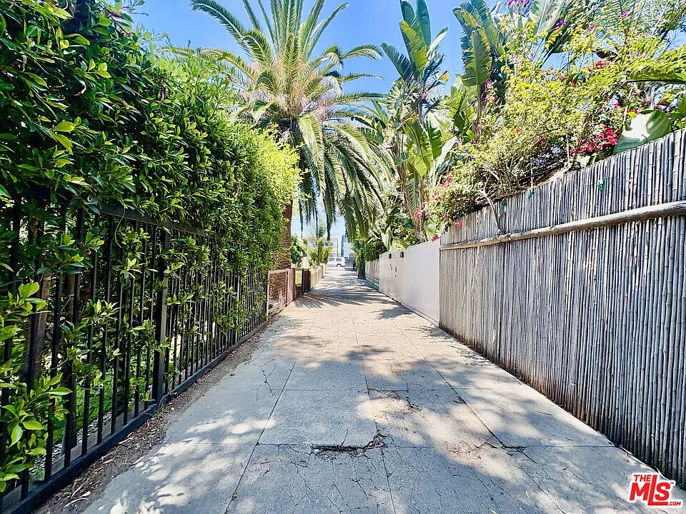 2 bed, 1.0 bath, 1884 sqft, $7,000 — Photo 3