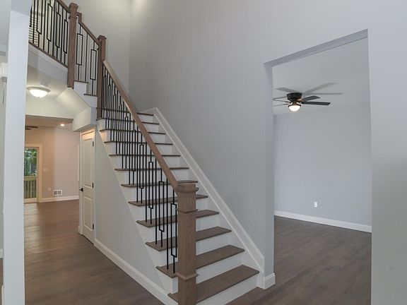 4th image of 128 Center Avenue