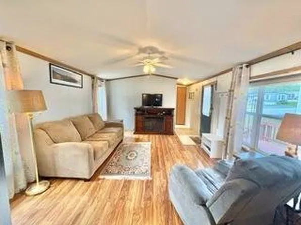 80 Ryefield Dr, Old Orchard Beach, ME 04064