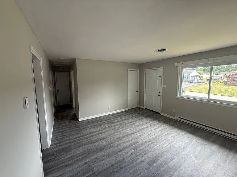 1633 N Valor Dr — Photo 4