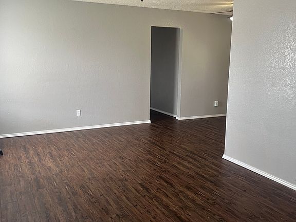 3rd image of 318 Briar Cir W
