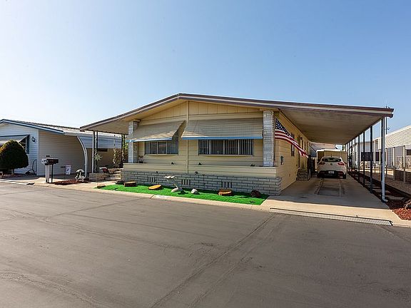 3rd image of 6741 Lincoln Ave Space 105