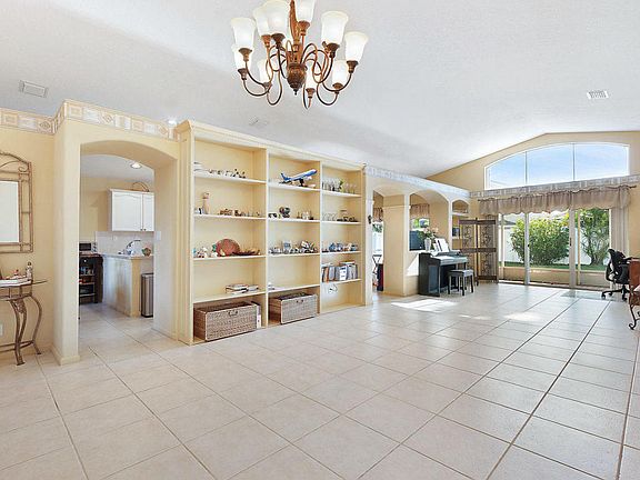 4th image of 5321 Oakmont Village Cir