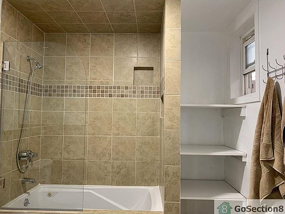 4th image of 1035 Silver Ave #C