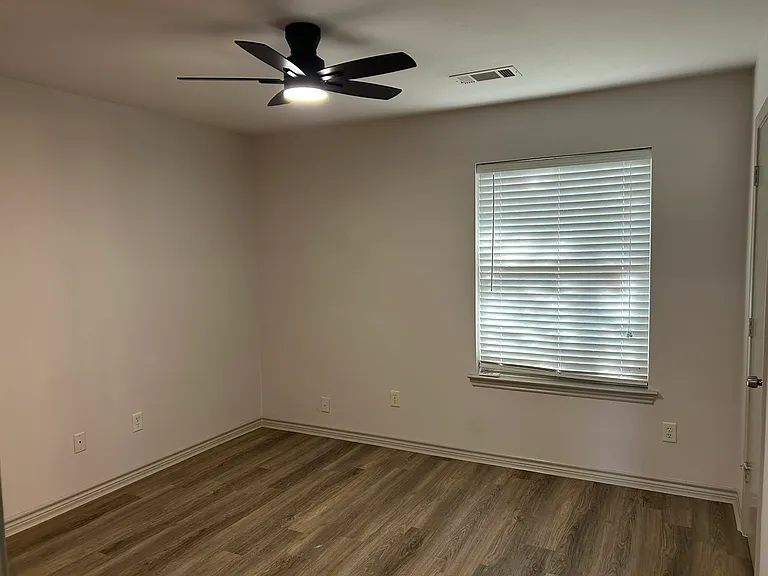 1611 Enloe Ct — Photo 12