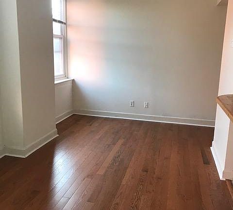 5th image of 1327 Spruce St APT 8E