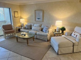 1125 W Peppertree Dr APT 202, Sarasota, FL 34242