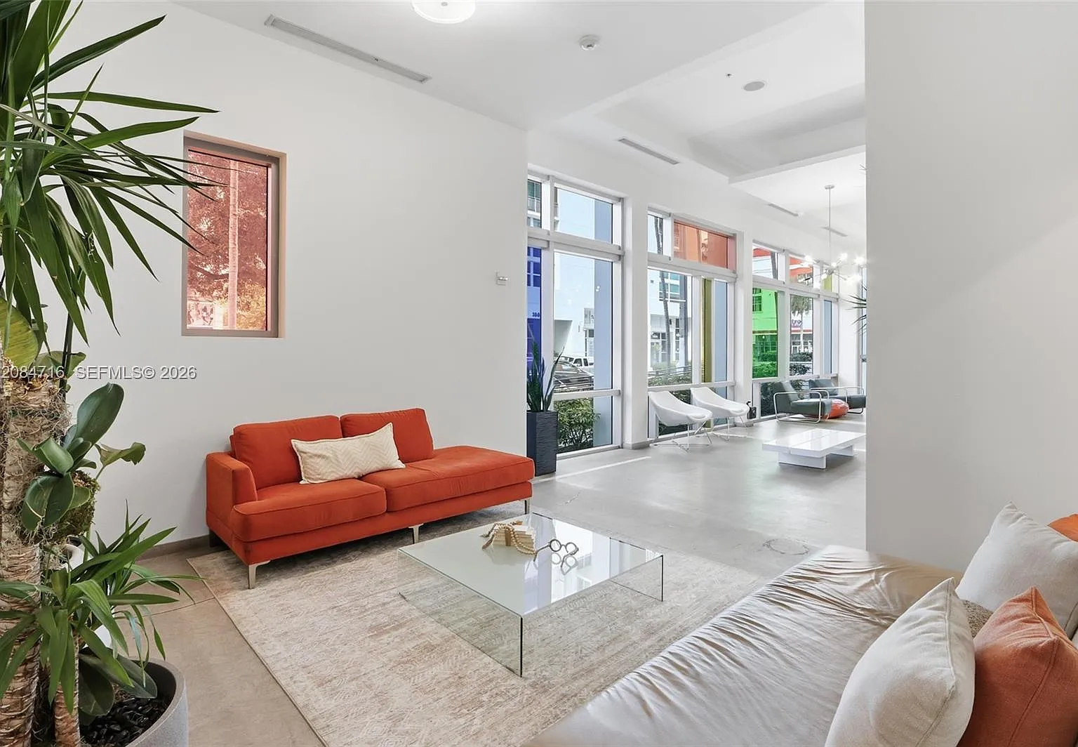 Gallery Art Condo — Photo 4