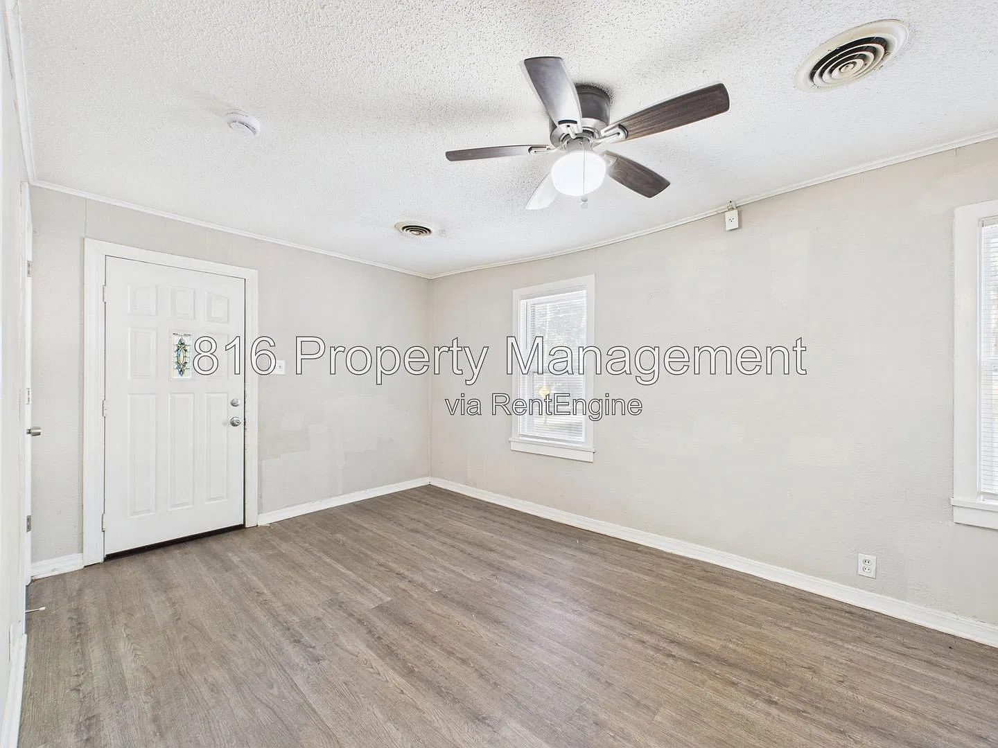 2 bed, 1.0 bath, 720 sqft, $1,050 — Photo 2