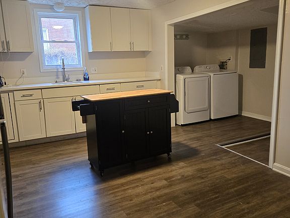 3rd image of 402 National Ave