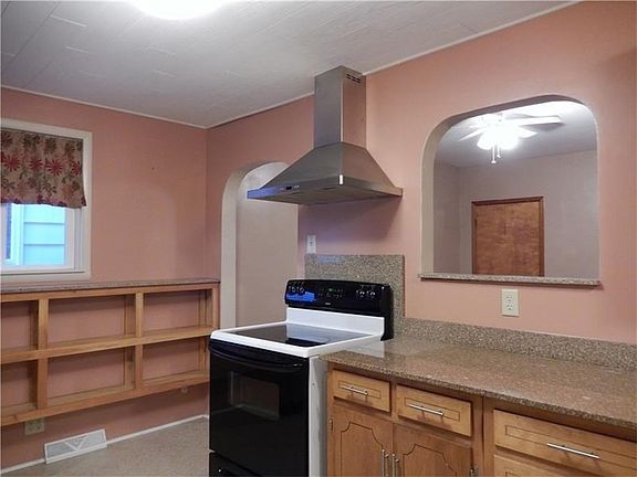 Pass through to dining room