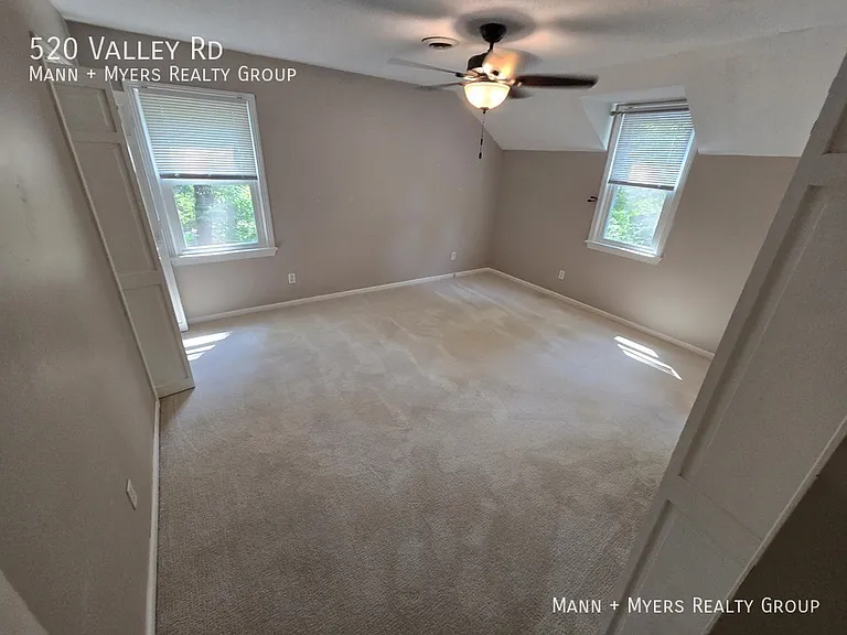 520 Valley Rd — Photo 33